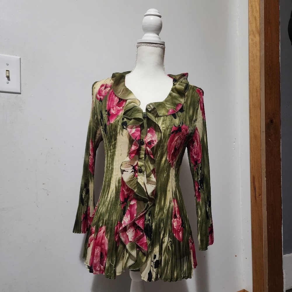 Vibrant Floral Patterned Button-up Blouse